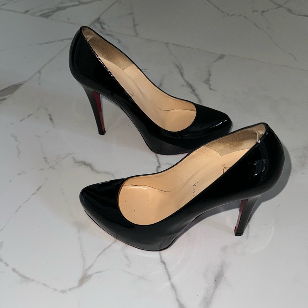 Patent leather 37.5 black Christian Louboutin shoes with pointed toe